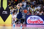 打得不错！徐杰半场7中4&3记三分拿下11分1助